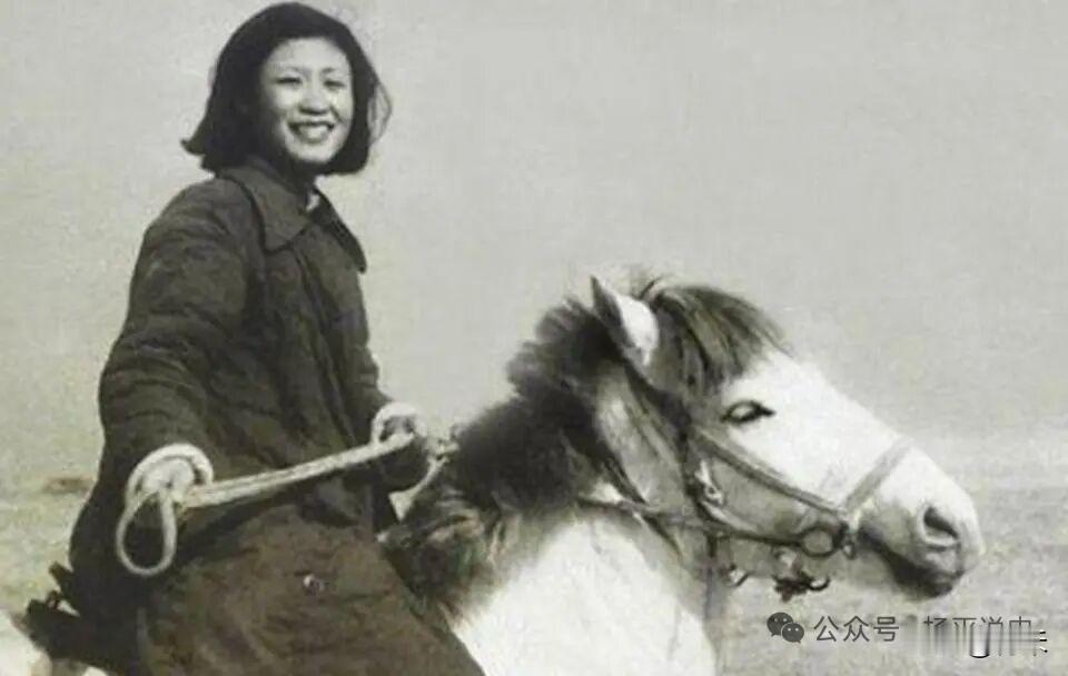 陕北一枝花的李又兰年轻时有多美？李又兰是浙江宁波人，父亲是商人，家境殷实，有