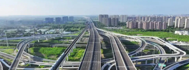 高速路咋回事亏这么多钱咱中国的高速公路，咋就这么让人闹