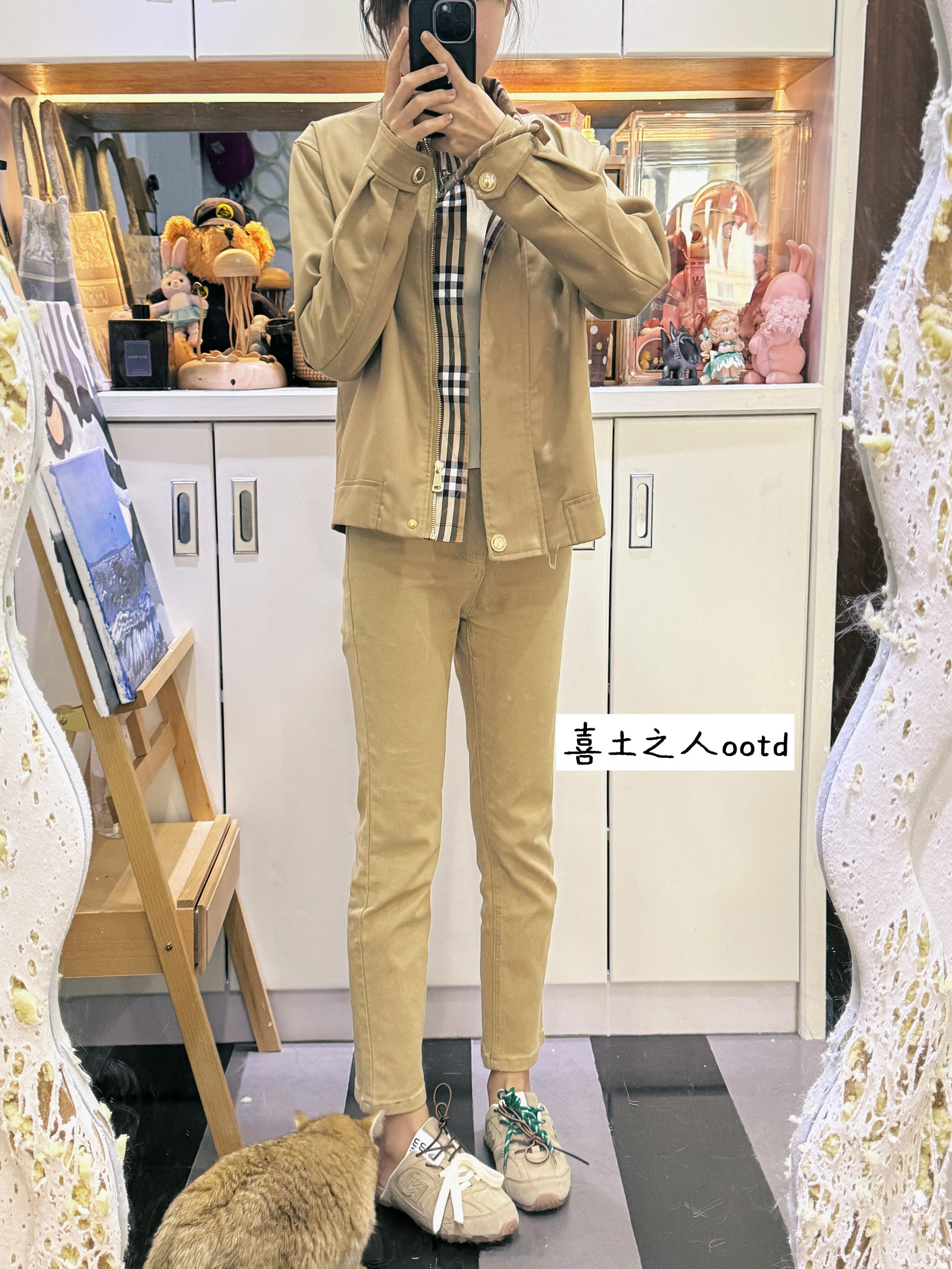 成年人的世界就是废墟上缠彩灯远远看着才美​​​