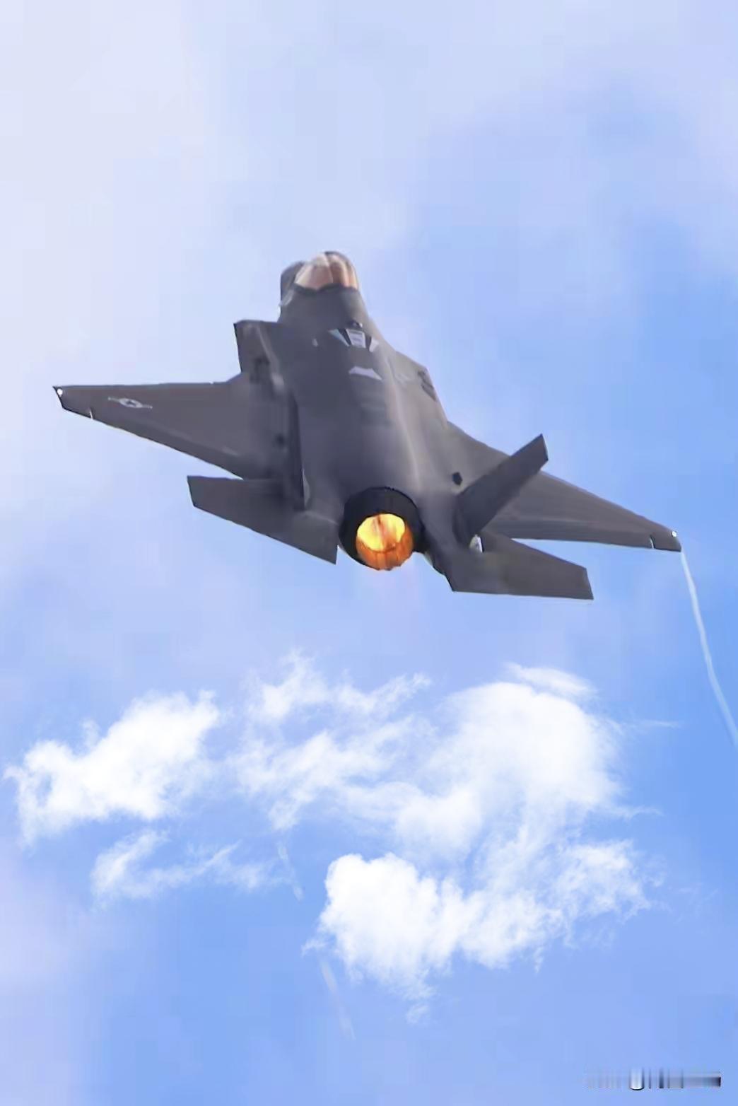 美军放弃打伊朗后，立马调转枪口盯着中国！林肯号航母还赖在南海，的黎波里号两栖攻击