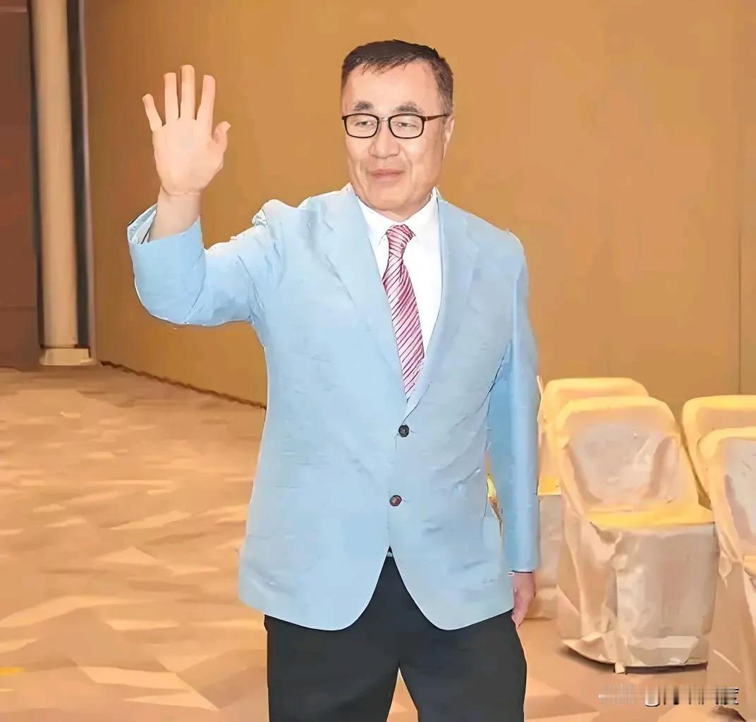 终于，李四川震撼宣布参选新北市长，国民党群情兴奋。正当国民党内人士还在焦虑李四川