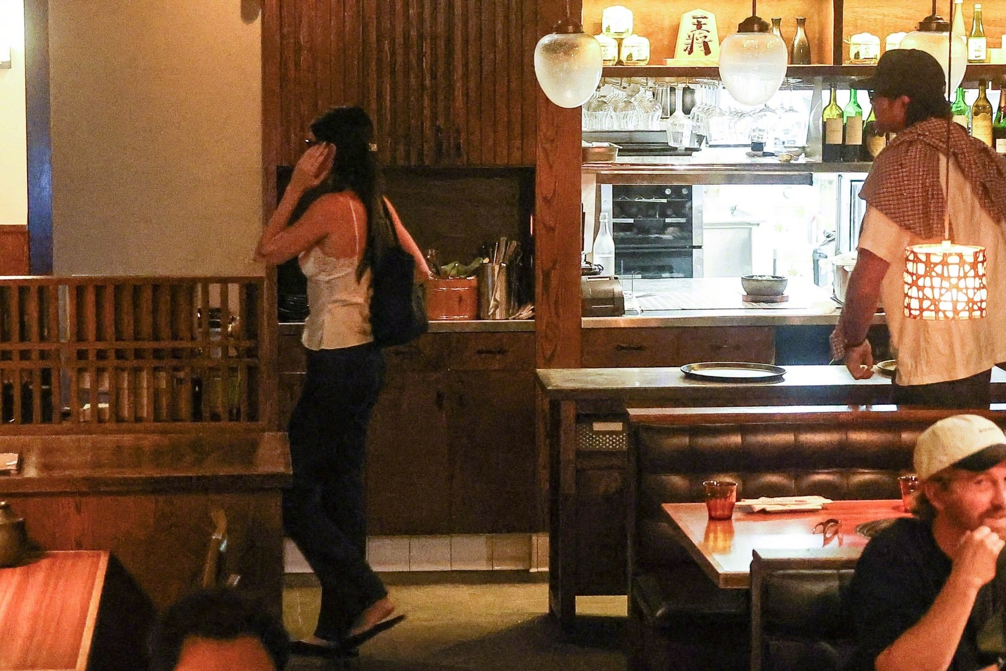 肯豆KendallJenner被拍到和澳洲男友JacobElordi在洛杉