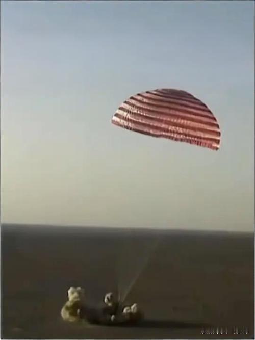 科技铸就辉煌，实力惊艳世界!今天上午，北京时间——9时34分，内蒙古东风着陆场