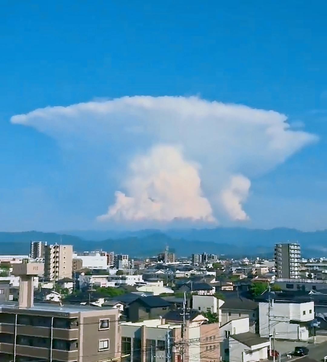它真的是地震云吗？地震云难道真的就是这个样子吗？发生在7月28日下午的日本熊本
