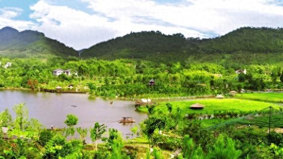 连续七年蝉联全国县域旅游榜首, 安吉乡村文旅何以出圈?