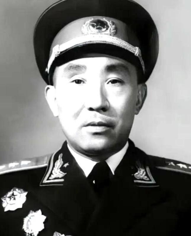 1973年，军事学院院长李聚奎上将住院休养，偶然听到了小护士的谈话。第2天，他借