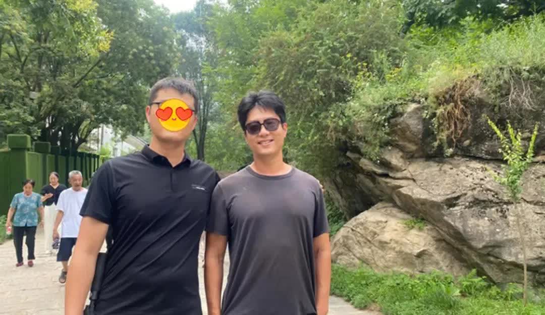8月11日，姚晨前夫凌潇肃近照曝光，有网友发文称在西安翠华山景区遇到了凌潇肃。凌
