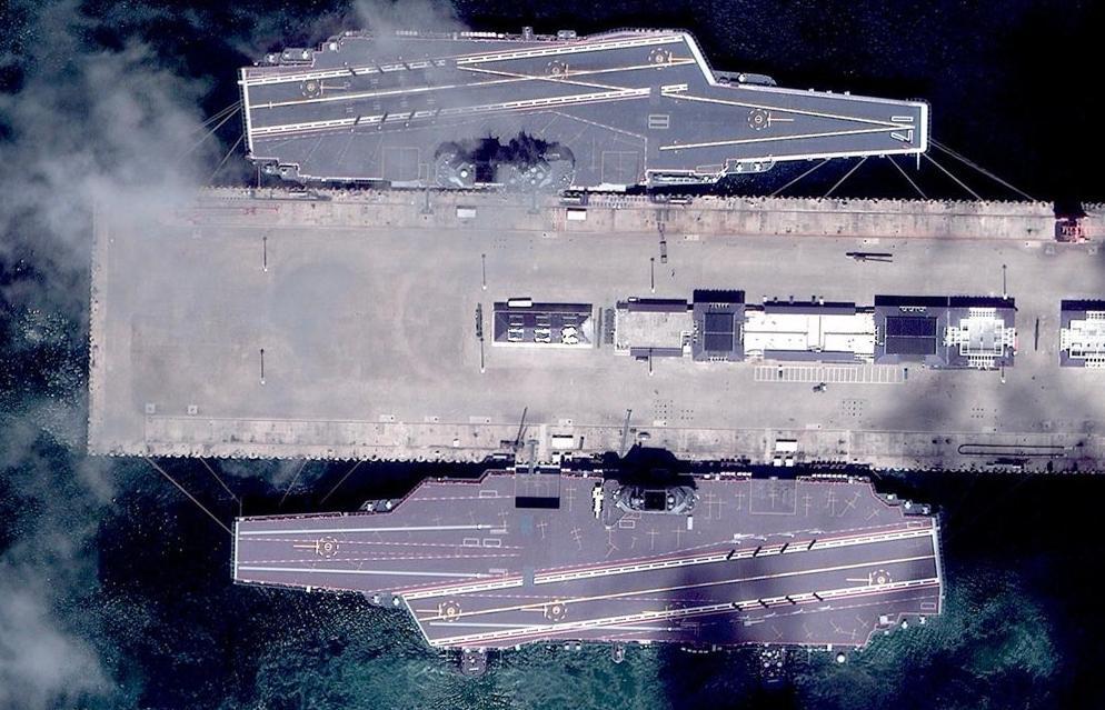 自从国产首艘电磁弹射型航母“福建舰”于前不久被曝穿越台海并抵达海南某军港，各界就
