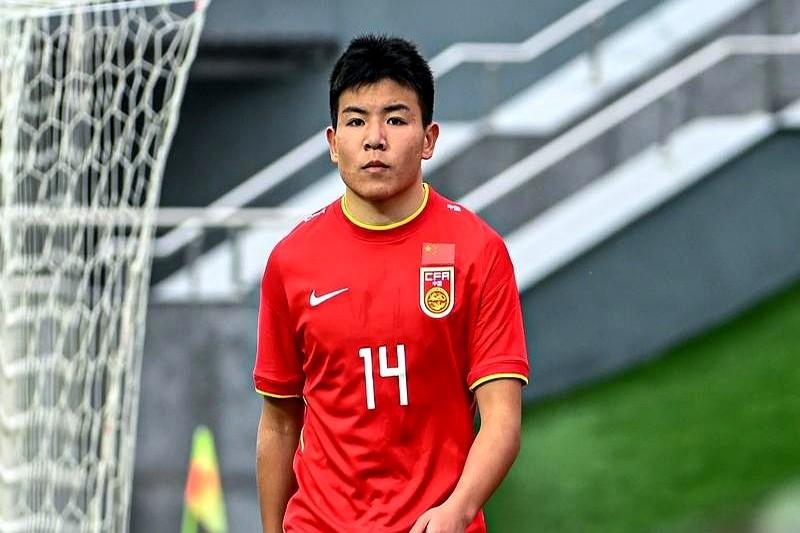 中国足球终于有好消息了！最近俩17岁小将留洋，真让人提气！17岁魏翔鑫加盟法