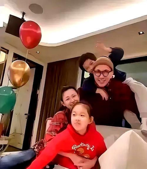 大S再婚三年真的幸福吗？看到她把这张照片在过年的时候发给汪小菲，我就知道，她