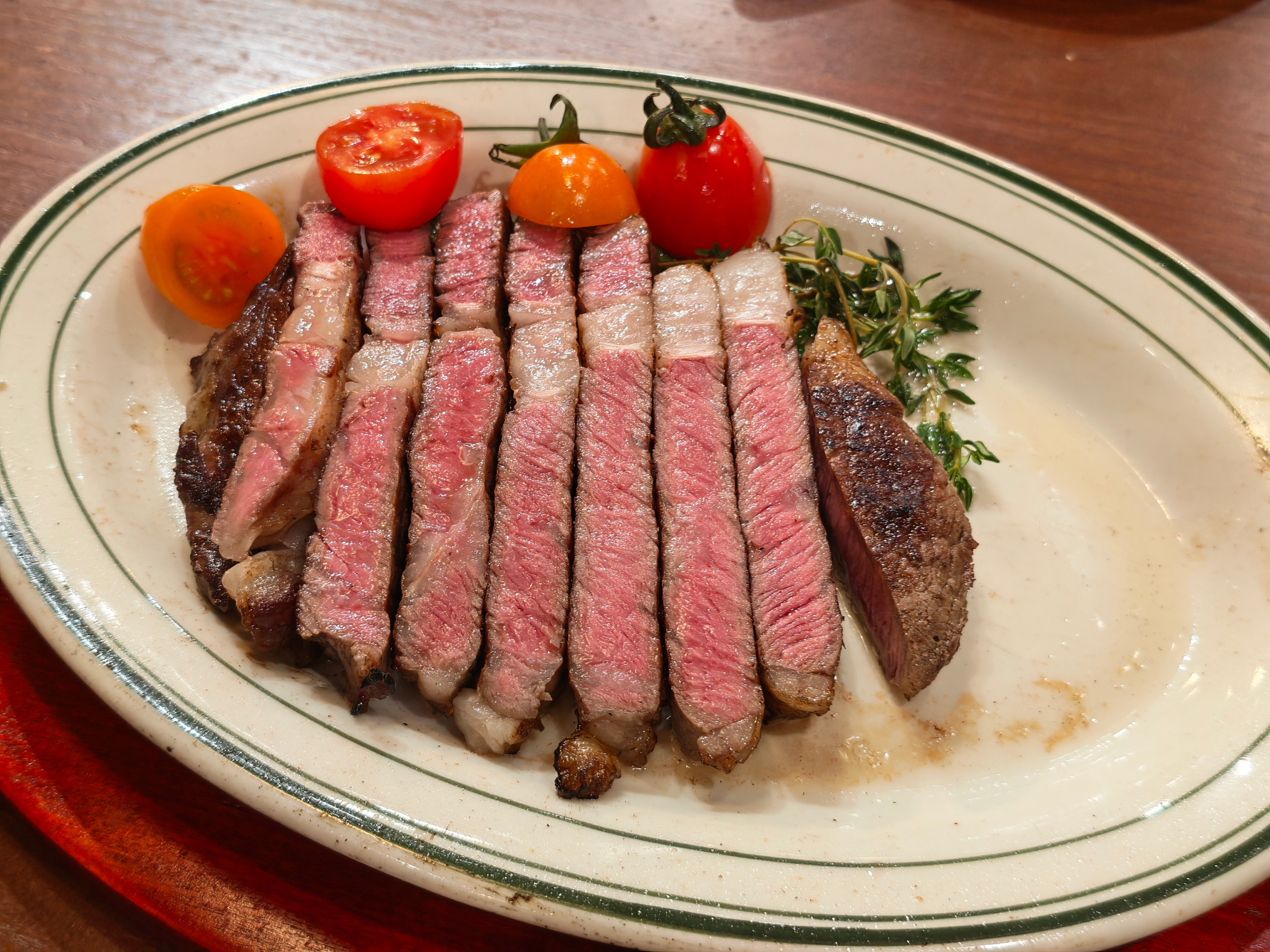 吃牛肉之前和牛聊聊天，稍微熟一点就可以吃了