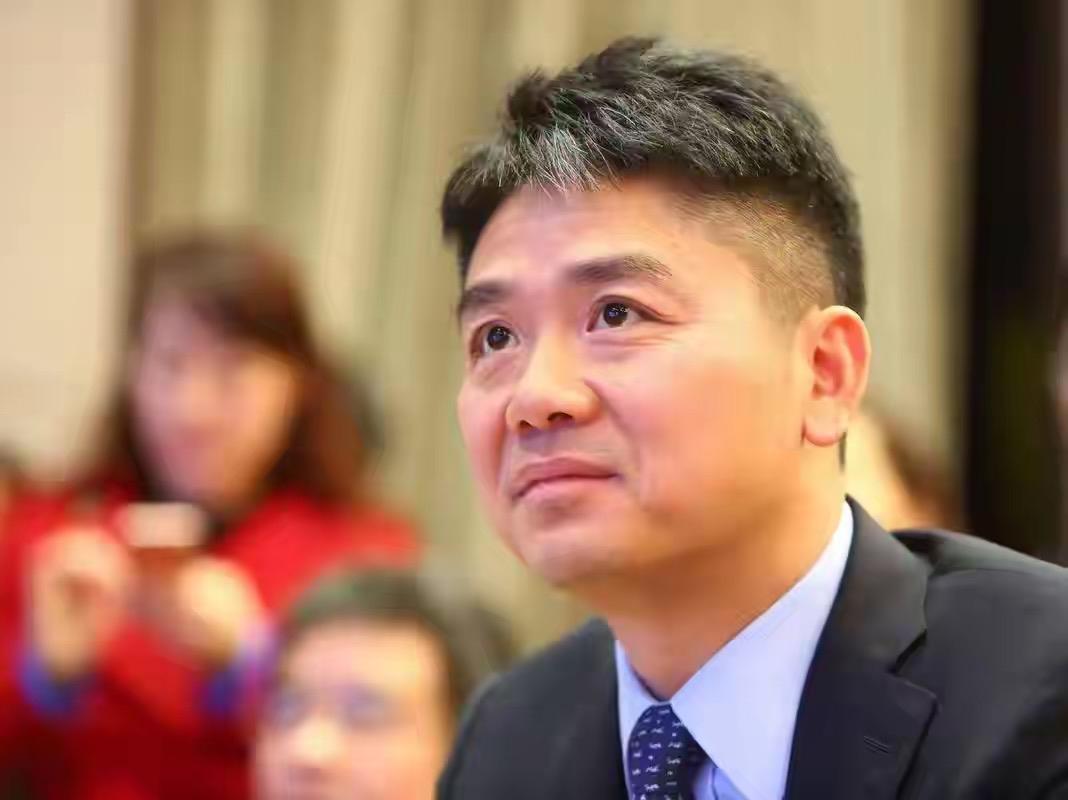 刘强东是不是苦出身？刘强东讲过一个细节，说他小时候穷到什么程度——一年最多吃