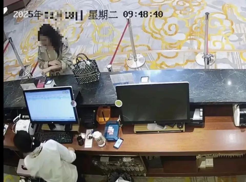 “薅羊毛上瘾了？”2025年3月，一女子在上海旅游，看着略显昂贵的酒店价格，心中