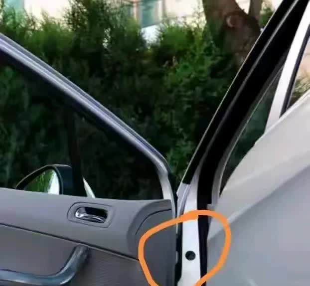 买车就买最低配的，我开车就是单纯的开车，代步而已，至于车上的这那配置，我从来没用