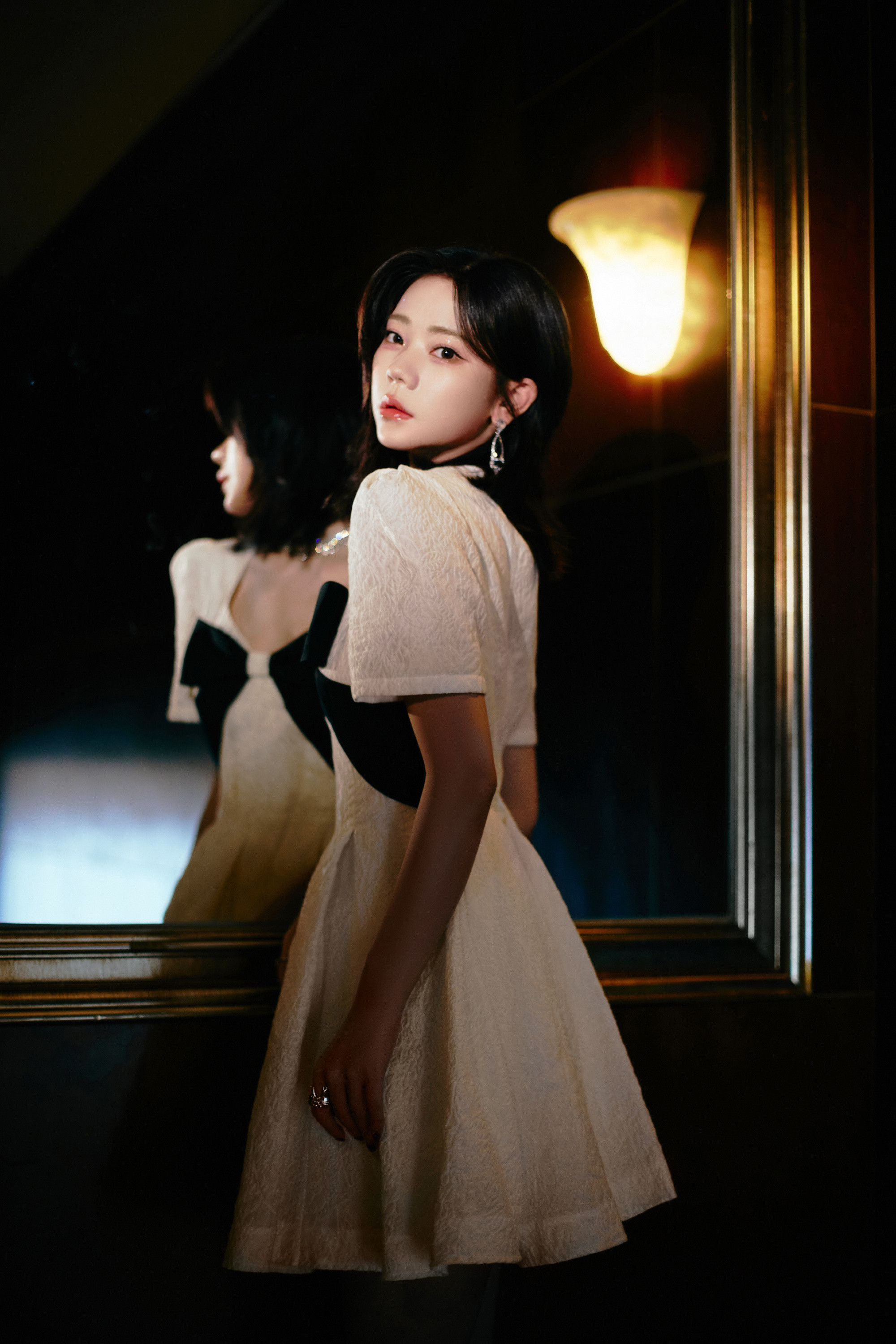 张紫宁，小白裙穿搭，又酷又美的小姐姐。张紫宁