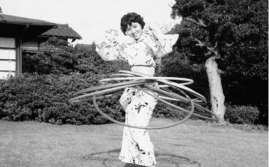 1945年，一位中国远征军的连长娶了一位日本女战俘，婚后，两人选择在重庆过隐居生