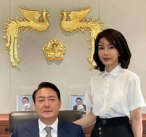 双方被捕入狱，风水轮流转李在明大赦天下，赦免了83万多人，尴尬