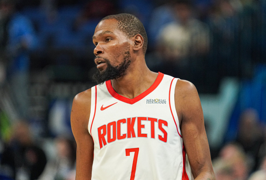 NBA常规赛，火箭在主场以113-115加时不敌勇士。赛后，杜兰特接受采访谈到火