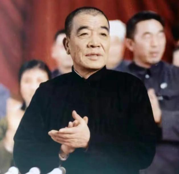 1976年10月6日，吃过晚饭后，坐立不安的陈永贵，接到了开政治局会议的通知，立