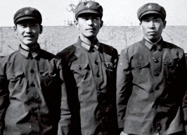 1981年底三年服役期满后没能提干，办好退伍证，领了117元退伍费和50斤全国粮