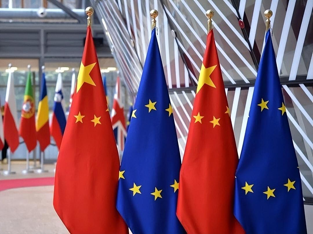 穷疯了！西方老底被掀，开始明抢了！消息大家都看到了！最近国际市场上妖风阵阵，从