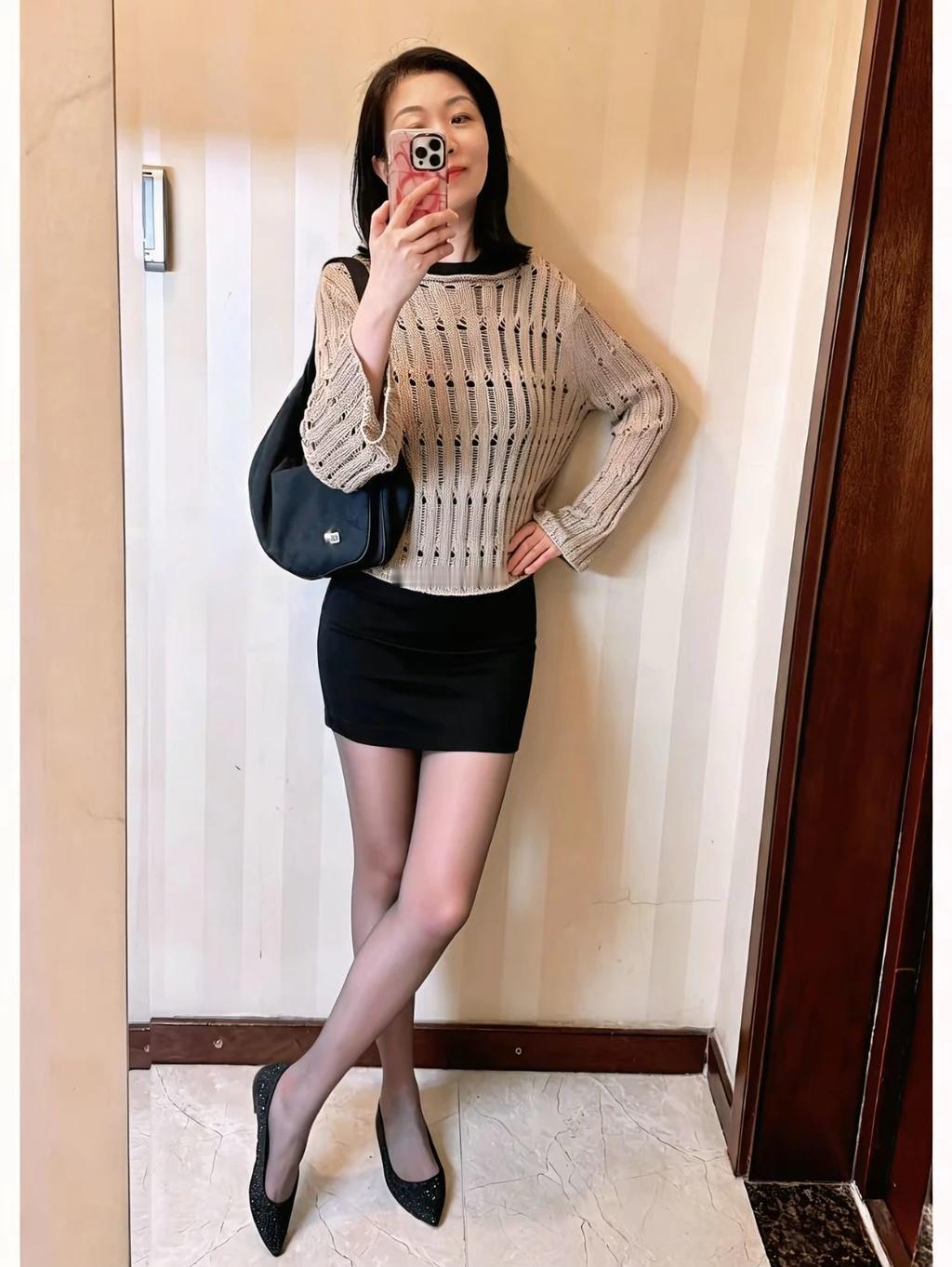 老姐这身衣服好看吗？