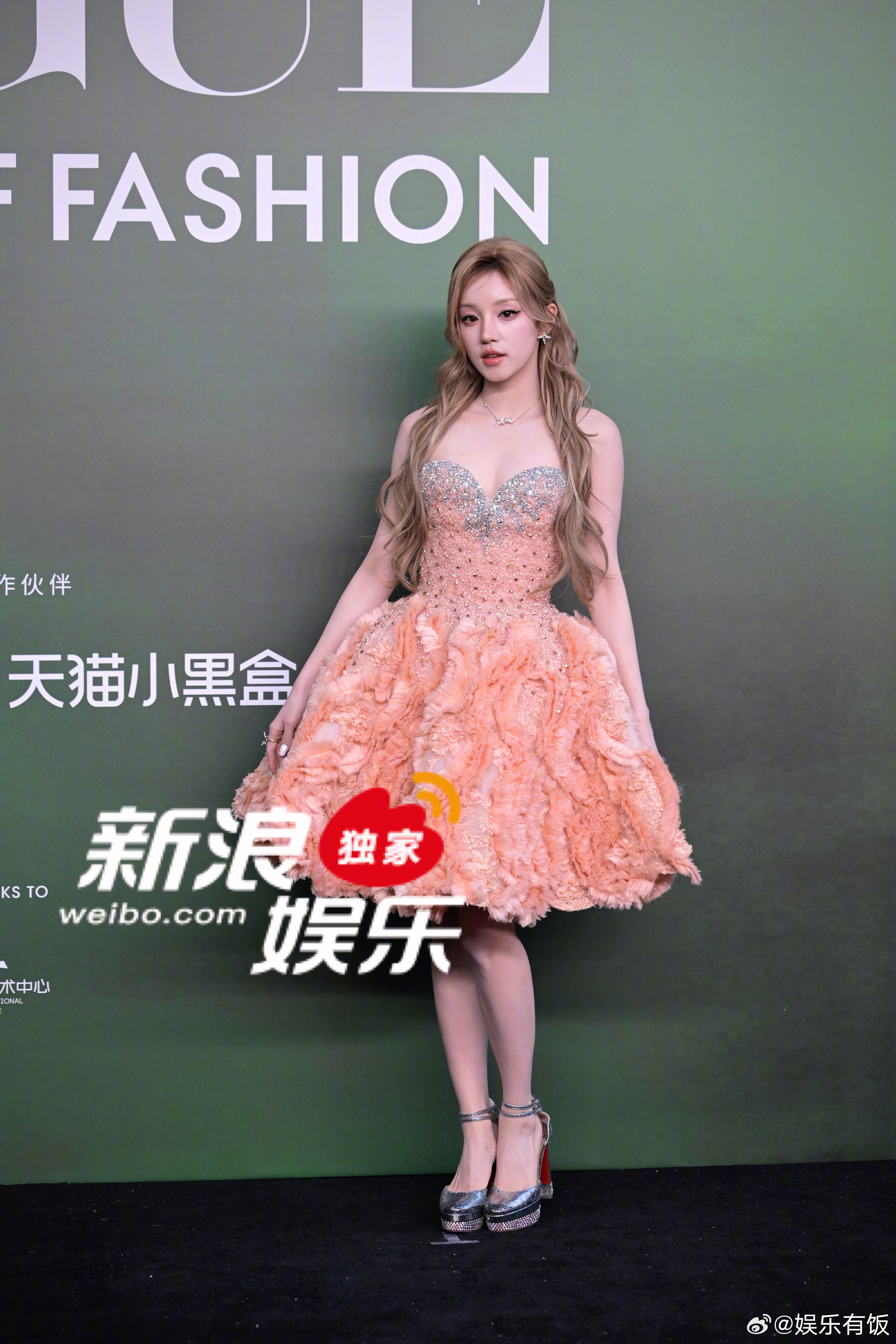 宋雨琦红毯洋娃娃宋雨琦看得出她是公主亮相vogue红毯，这真的不是真人bj