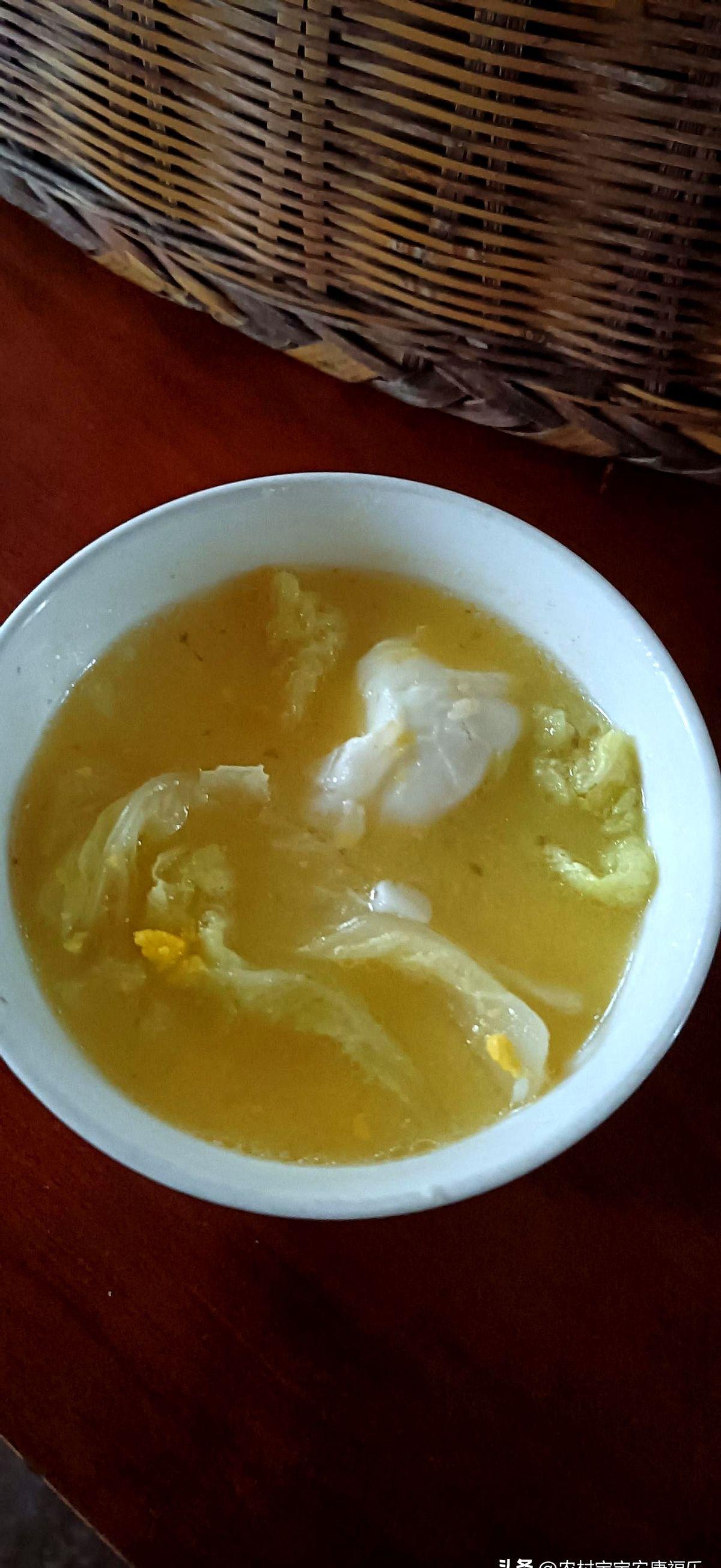 我老公说我的工资够用就不给我打生活费了，然后问我怎么不买肉给公婆吃。我下班回家