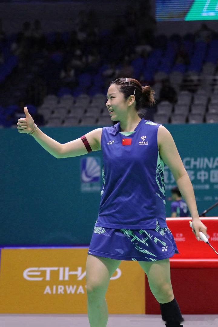 中国羽坛再添超级全满贯选手国羽女团时隔12年再夺金翻开贾一凡的成绩单，她与陈清
