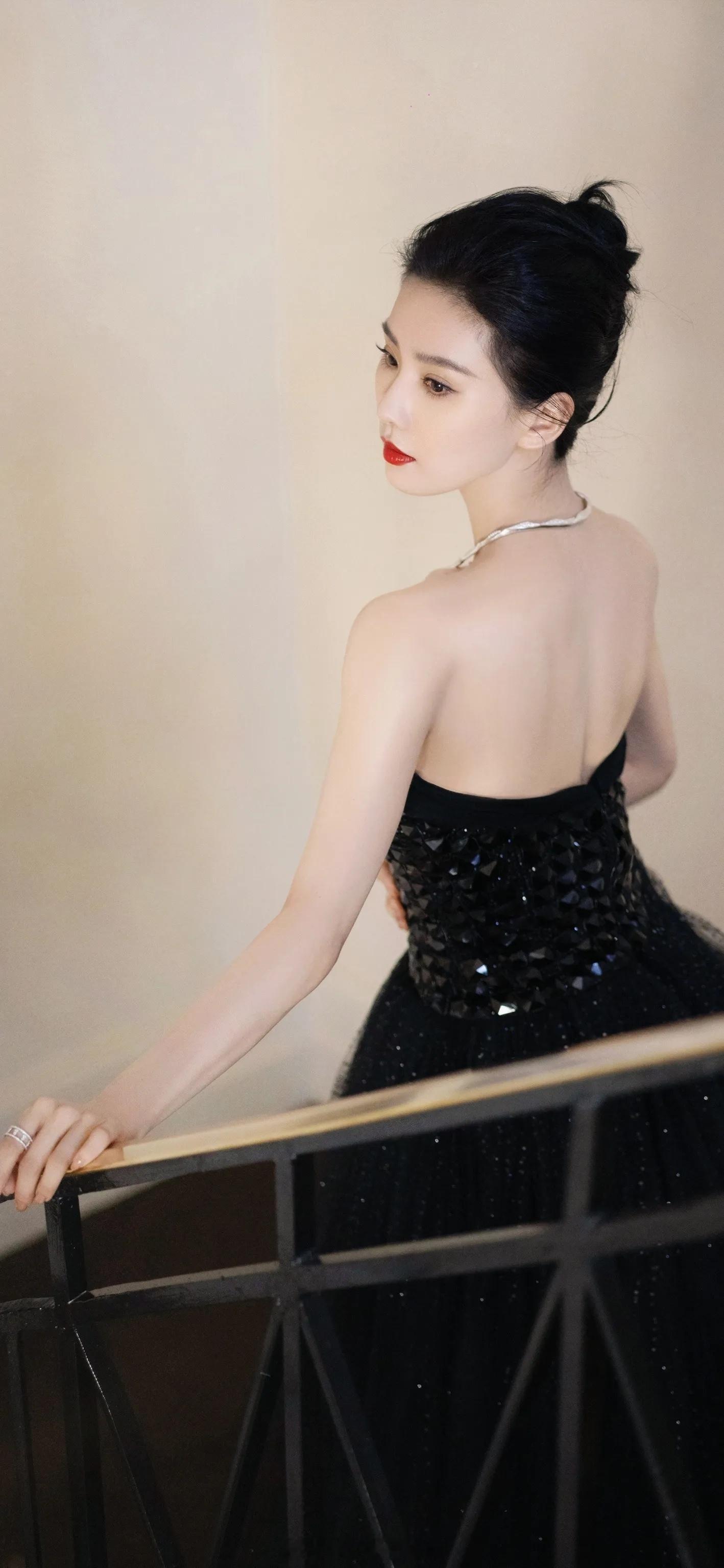 刘诗诗红唇黑纱裙天台优雅大片