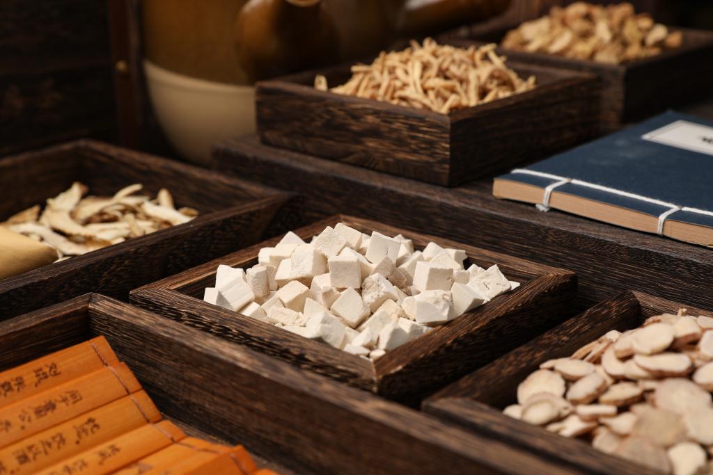 肝硬化就怕这6类中药！中晚期患者用了也能稳病情，有的竟然逆转！大家好，我是