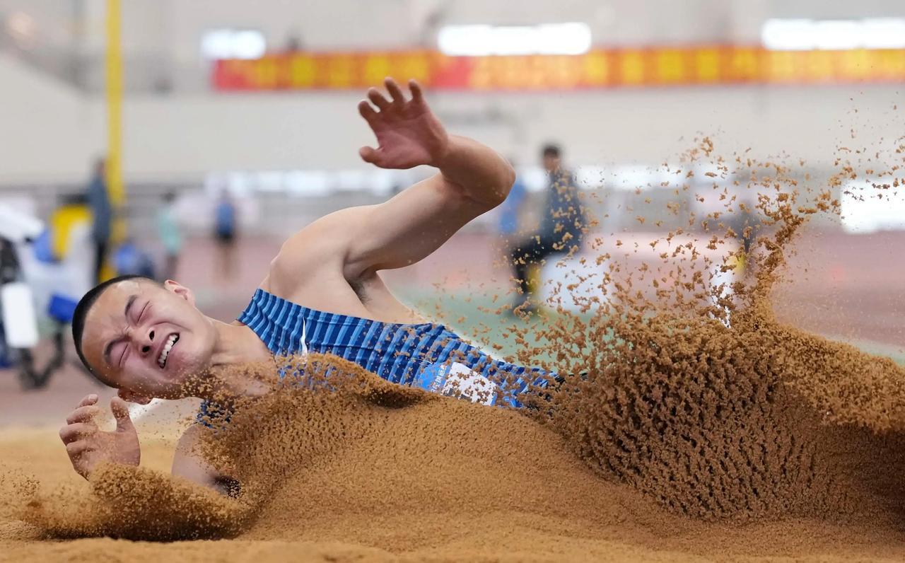 2026年3月27日，济南赛场，室内田径锦标赛首日，谁的跳远一跃颠覆格局？全