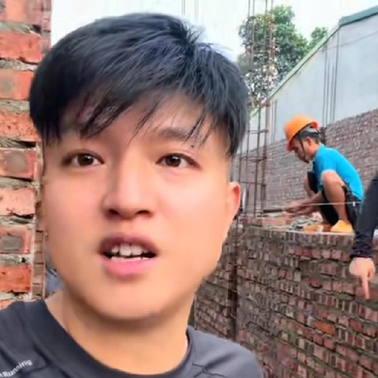 小松在越南省城安沛建民宿，六叔也来工地干活。因为六叔是住在五婶家的，五婶当天就去