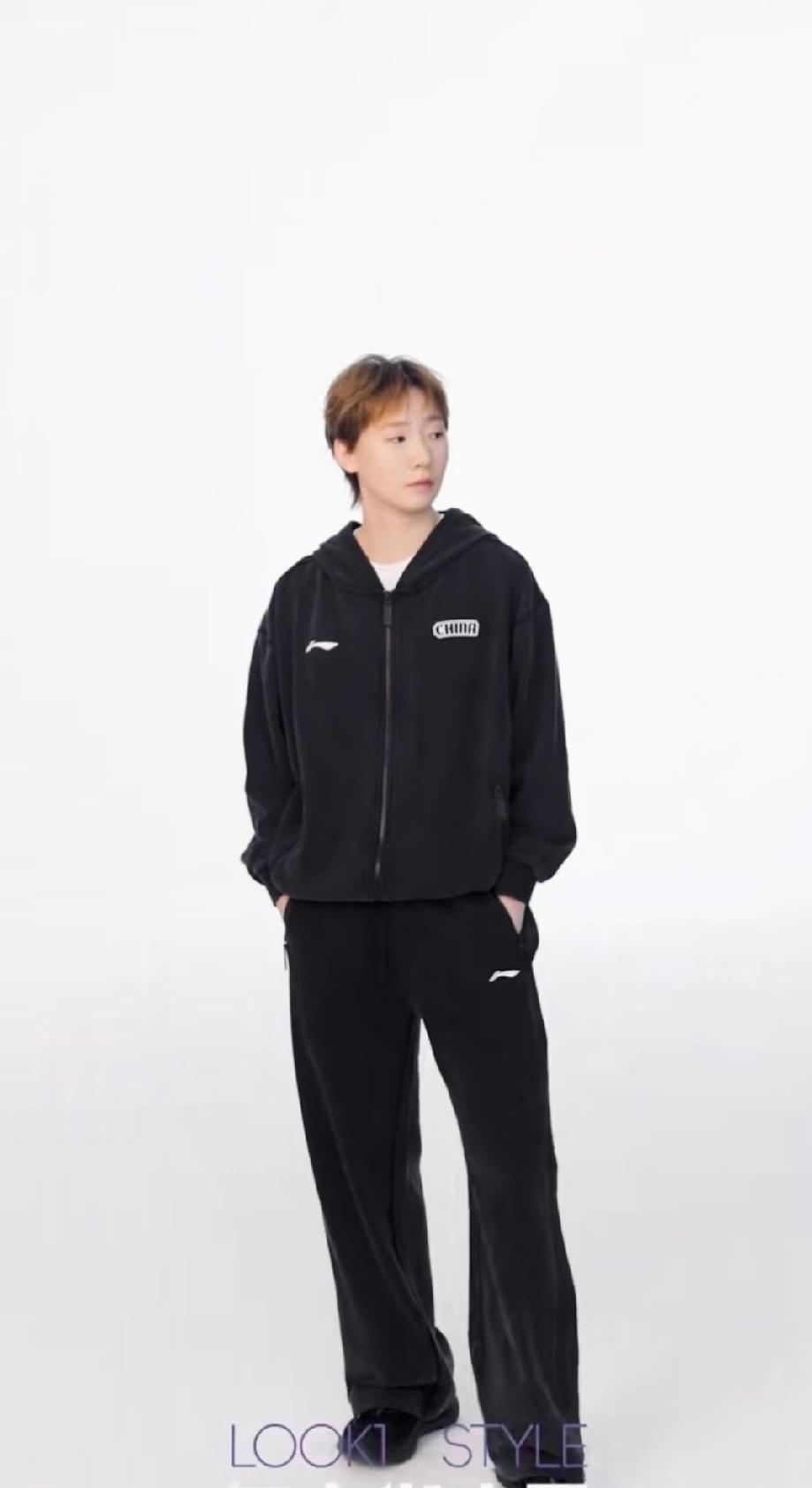 王曼昱这两套私服太绝了！松弛感拉满谁懂啊！刷到王曼昱的最新穿搭，直接被狠狠