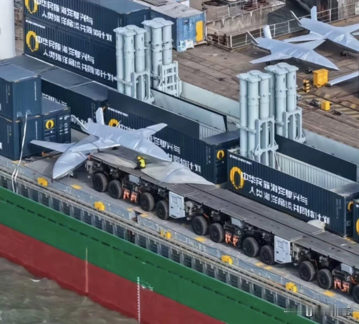 对于中国军工装备的发展，事实证明只有你想不到，没有他们做不到的。当看到这张图