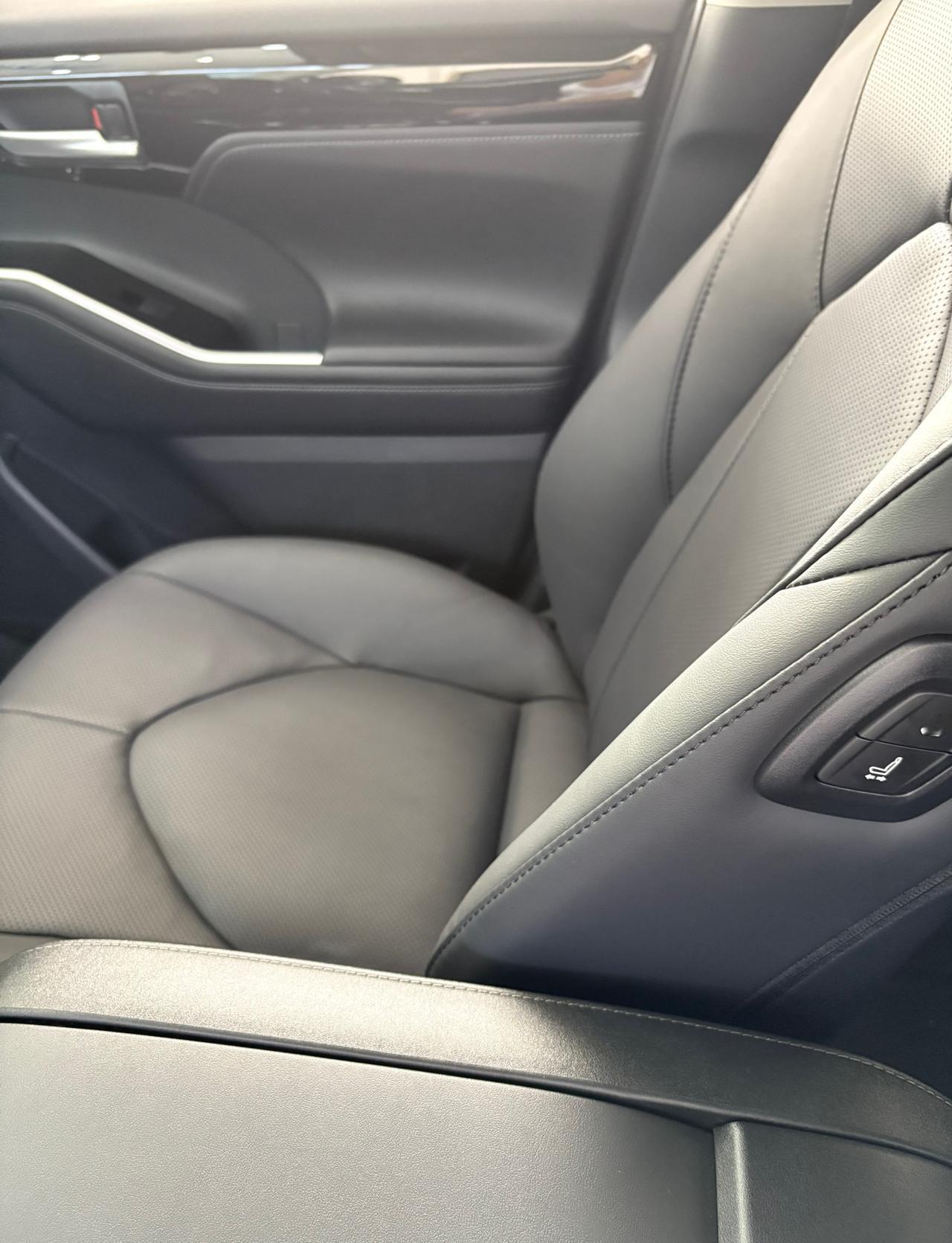 怎么说呢？丰田rav4确实是一款家用车1，品质稳定可靠，经久耐用，开个10来年