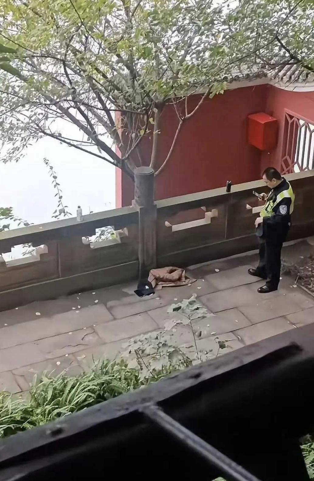 我就纳闷了，现在年轻人压力那么大吗[哭哭]