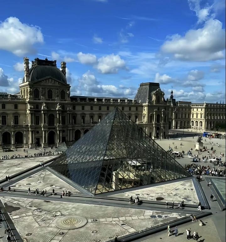 欧冠：巴黎圣日耳曼-拜仁慕尼黑大巴黎今晚的阵容同样堪称顶级，阵中的伤病已经基本