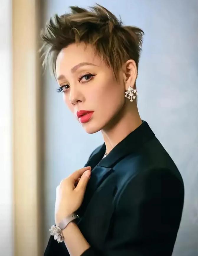 汪峰晒他和森林北的甜蜜照来回应关于他和宁静的“绯闻”，没想到宁静也回应了！宁静
