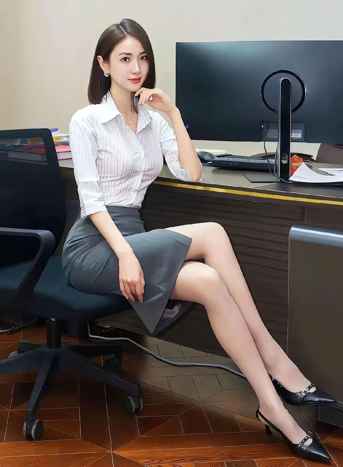 如何保持中年女人的优雅和气质？中年女人的优雅，一半是外在干净得体，一半是内在