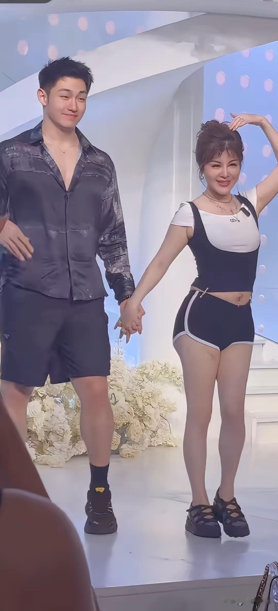 女人有钱一样作！于文红这个剧本要多烂有多烂，不过很好用，也很实用。找个男的，
