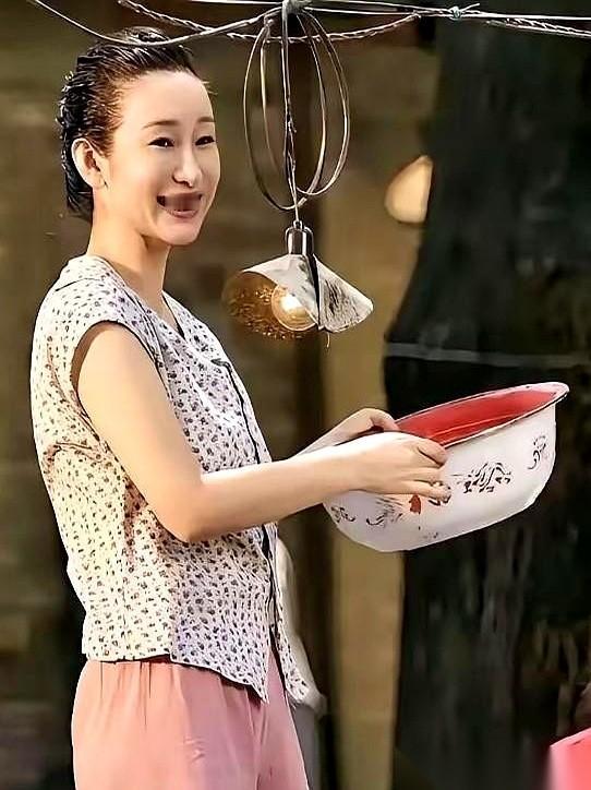 据说影视圈现在选角，藏着一个不成文的规矩。不看剧本，不看投资，先翻演员表，就为