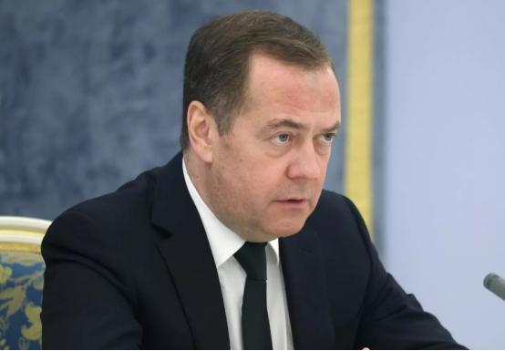 梅德韦杰夫：抓了马杜罗，才知道朝鲜核武器的含金量！1月3日，梅德韦杰夫就马杜