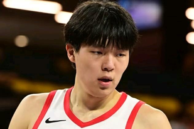 4分5秒零表现！杨瀚森不主动不积极不行啊！在开拓者客场30分惨负尼克斯的末节比赛