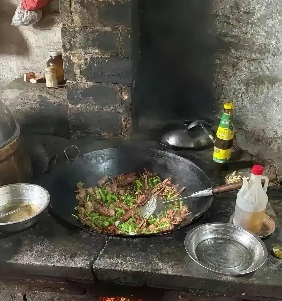 这样的灶台菜现在应该没人吃了吧？