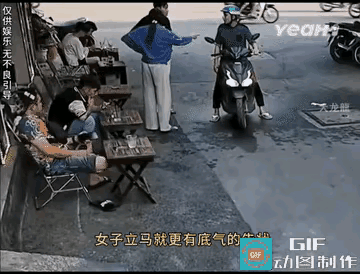 你一个开店的固定地点不说，还有错在先，不知道和气生财啊[无奈吐舌]