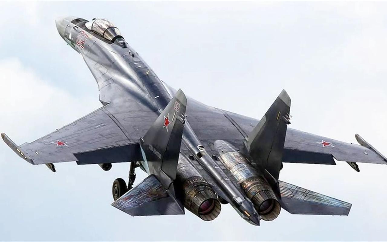 社交平台“电报”的Fighterbomber频道称，俄罗斯空天军战斗机飞行员现在