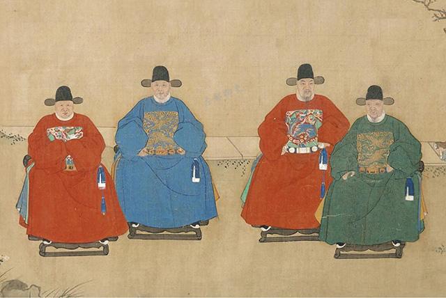 别看清代省份多，又实行满汉双轨制，其实官员总数量还不如明代。明代自永乐以后，搞