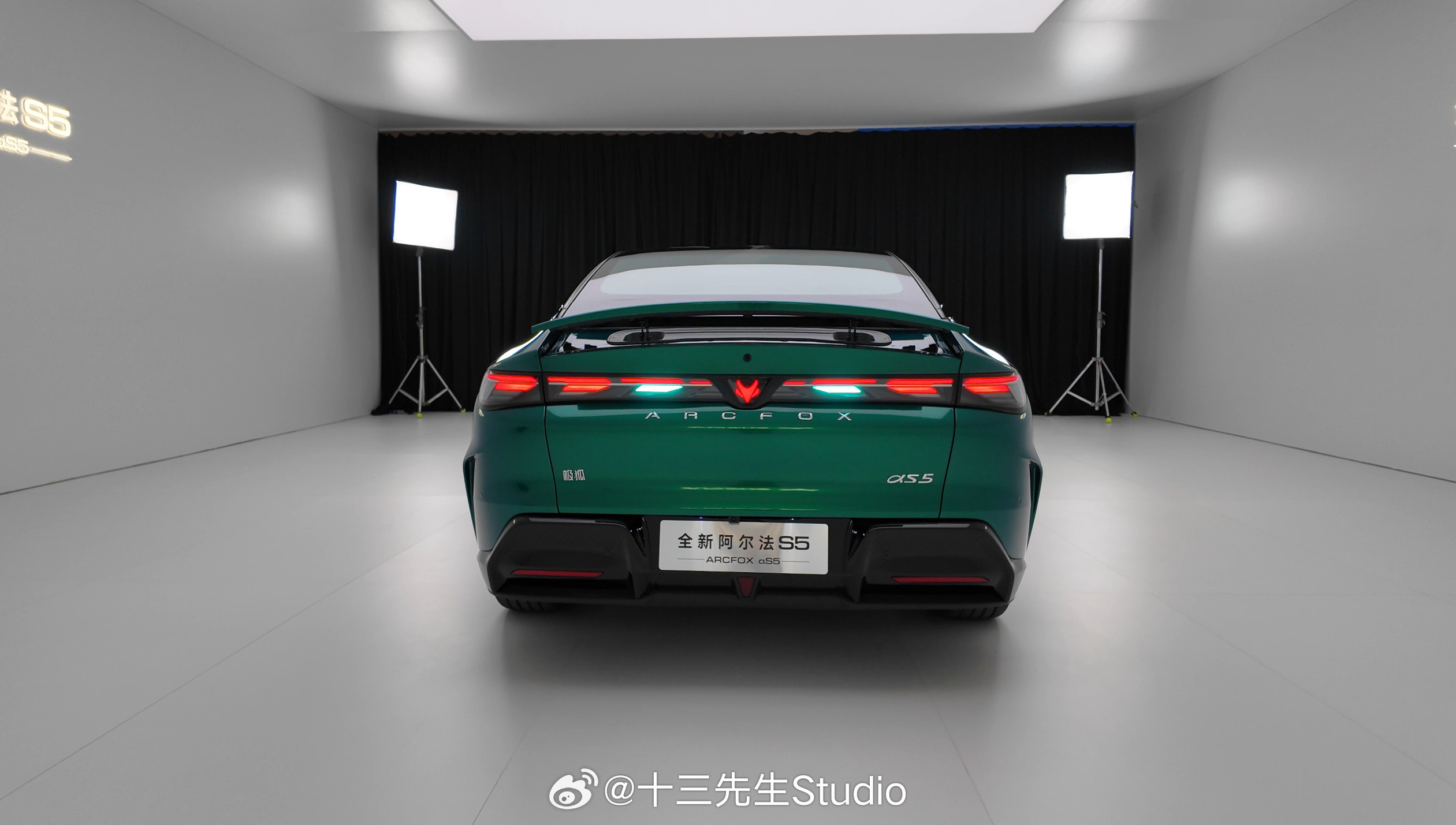 极狐阿尔法S5预售补贴价11.28万起，权益包括5000的购置税补贴，4999的