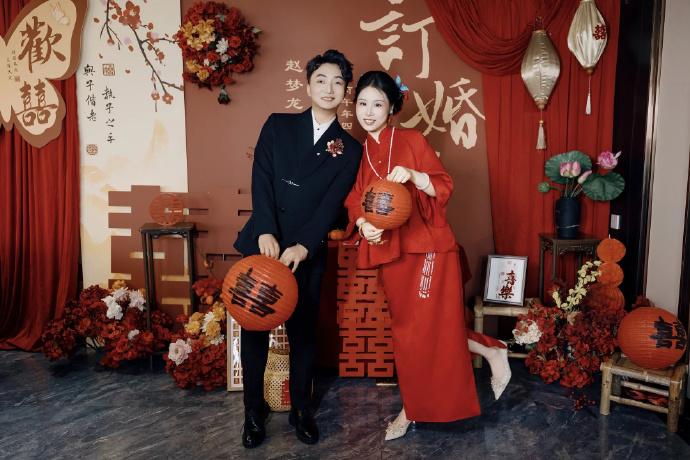 德云社喜事连连，鼓曲琴师赵绮龙订婚，高峰大徒弟郎昊辰要结婚消息被传出！男大当婚，